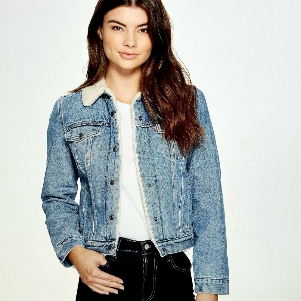 NWT Levi Original Relaxed Sherpa Trucker Denim Jacket